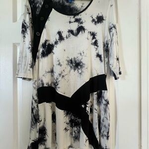 Black and White Women's Tunic Top